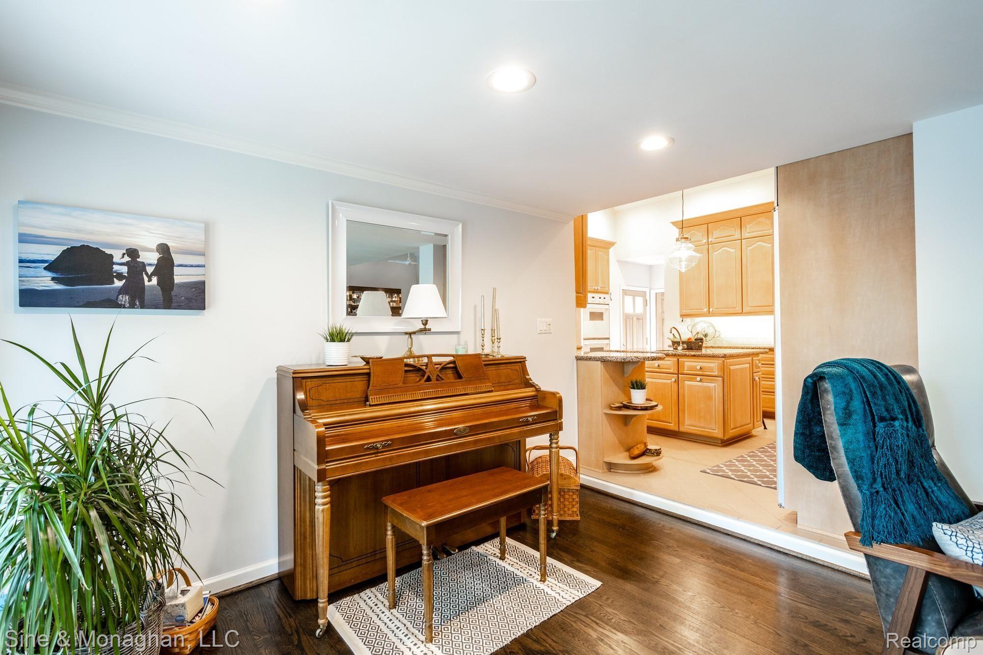 486 Shelbourne Road Grosse Pointe, MI 48236 - Photo 16 of 57 486 Shelbourne S028.jpg