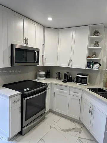 $2,700 | 14980 Southwest 49th Lane, Unit 1H, Miami, FL 33185