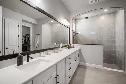 $999,999 | 5405 Del Coronado Drive, Apollo Beach, FL 33572