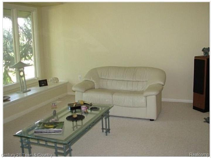 1065 Clopton Bridge Drive Rochester, MI 48306 - Photo 8 of 25 Living Room View.jpg