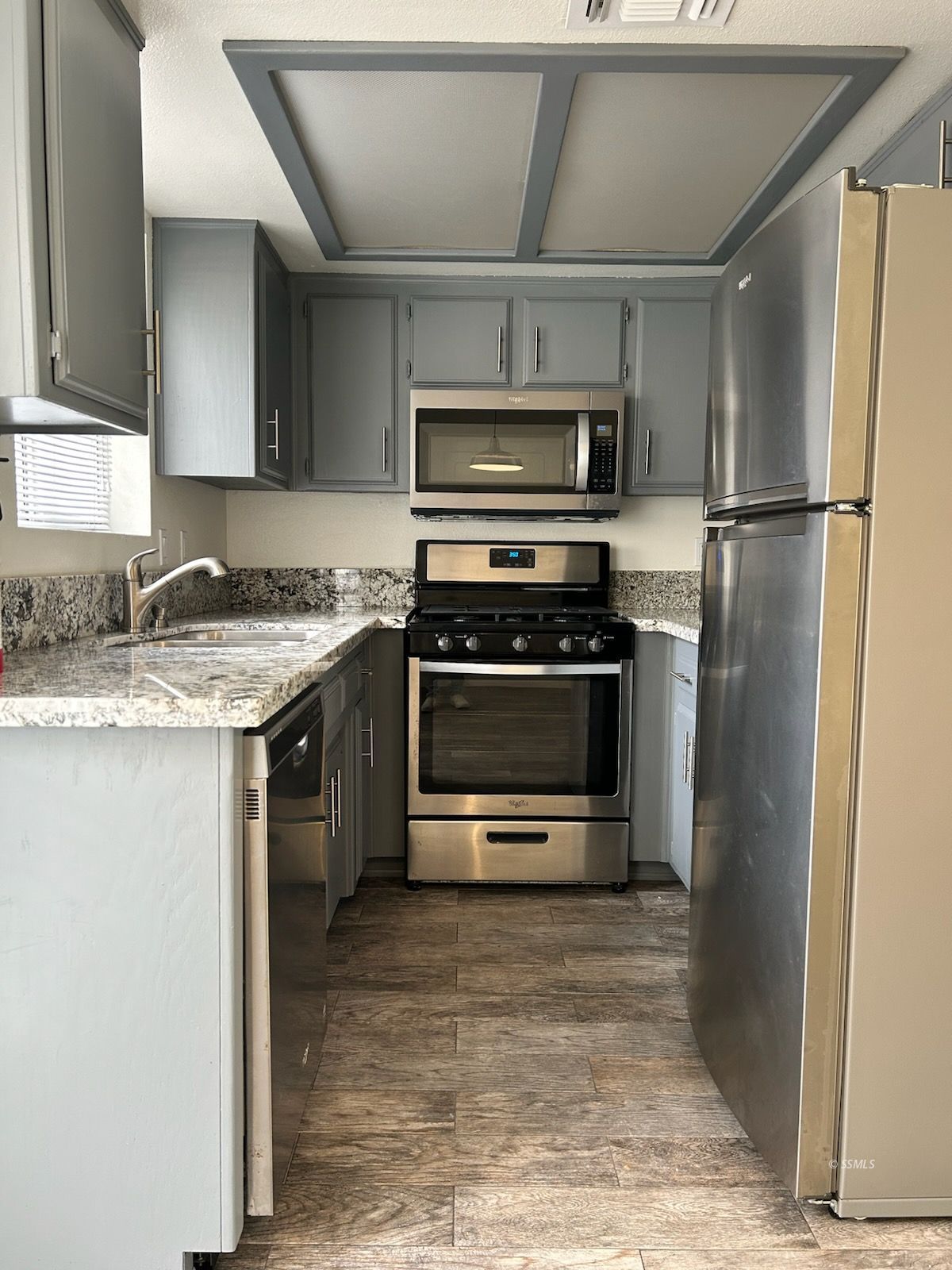 1017 West Perdew Avenue Ridgecrest, CA 93555 - Photo 4 of 12