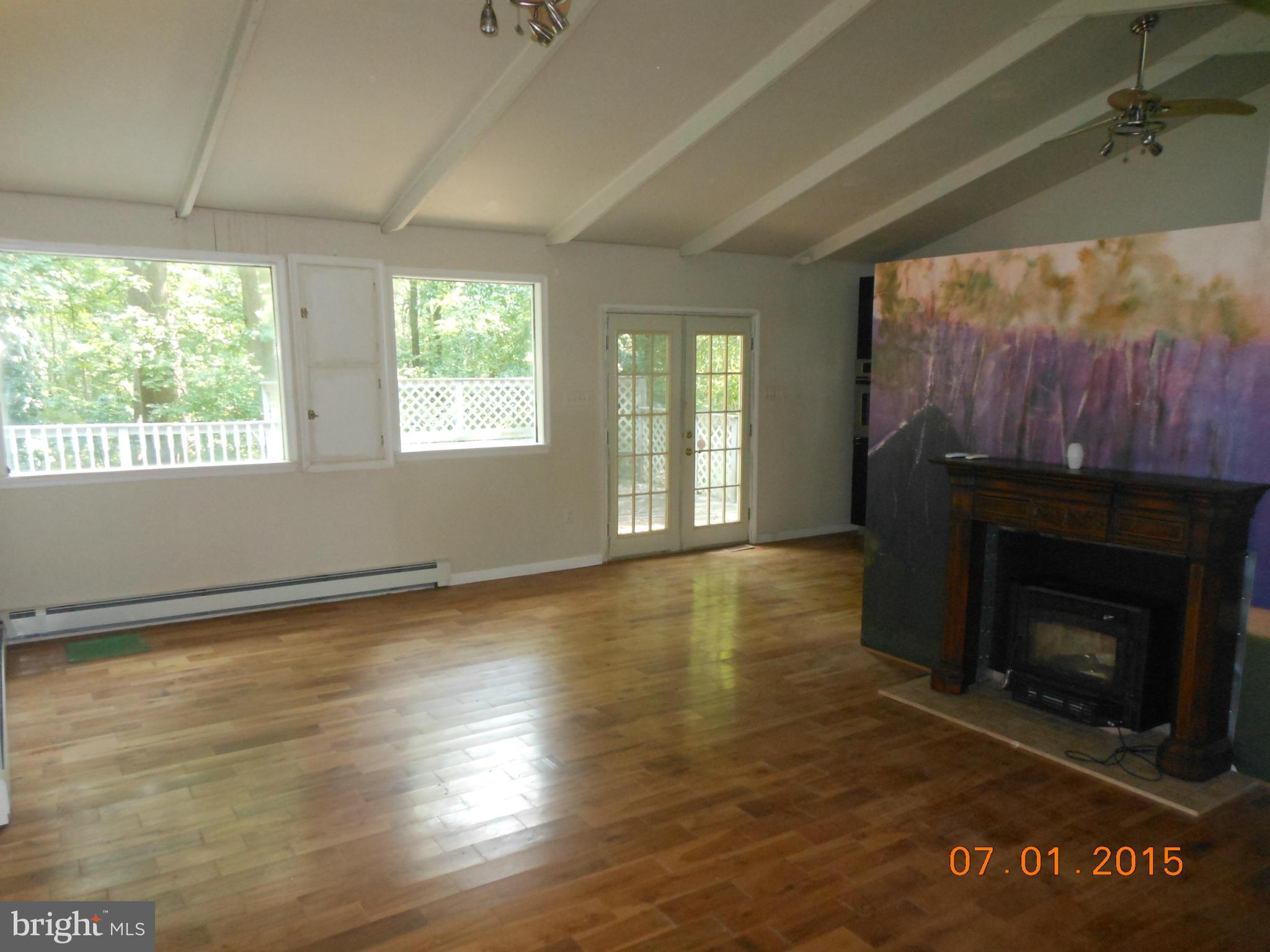 1011 Hart Road Towson, MD 21286 - Photo 3 of 25 Living Room