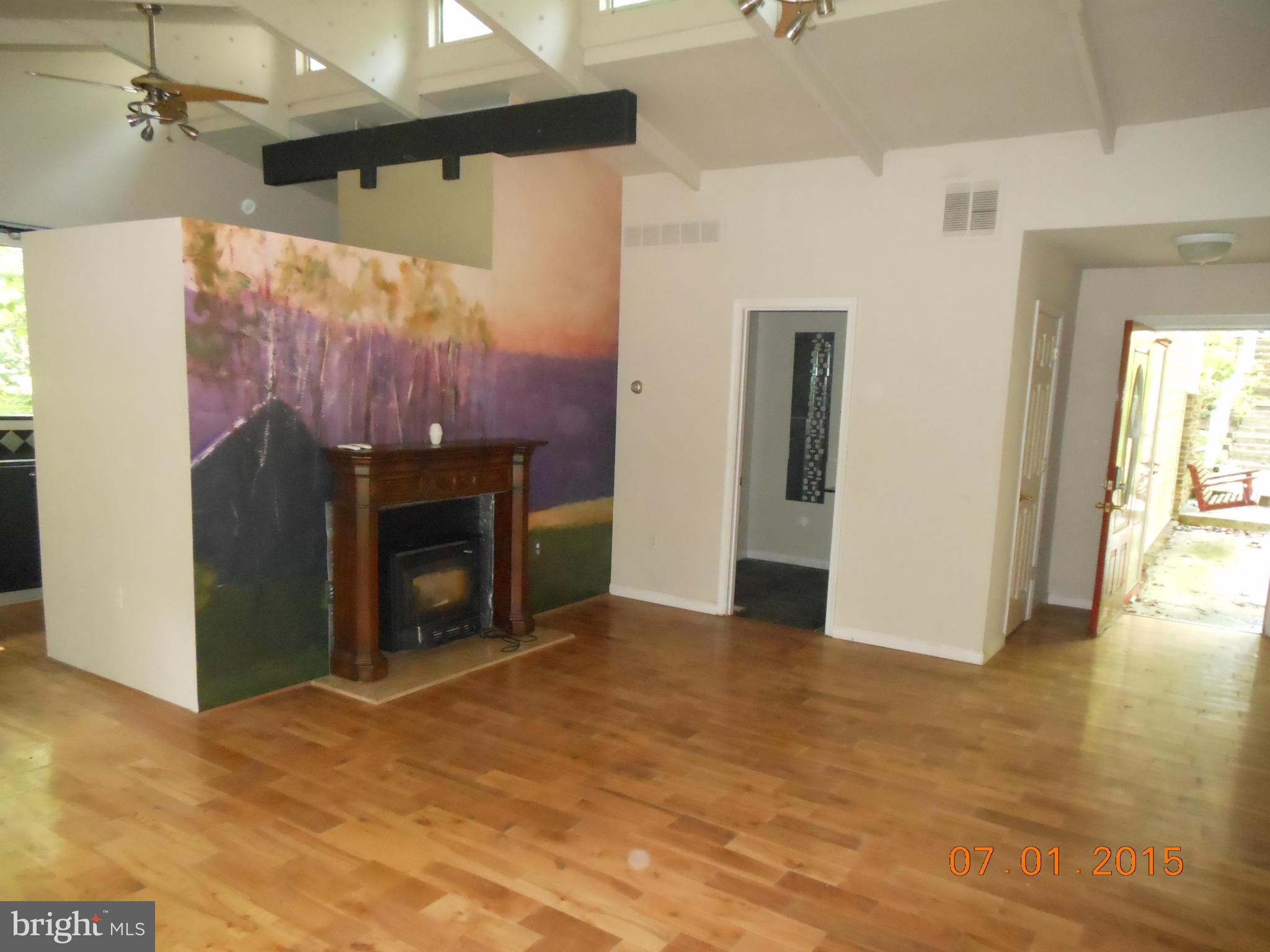 1011 Hart Road Towson, MD 21286 - Photo 4 of 25 Living Room