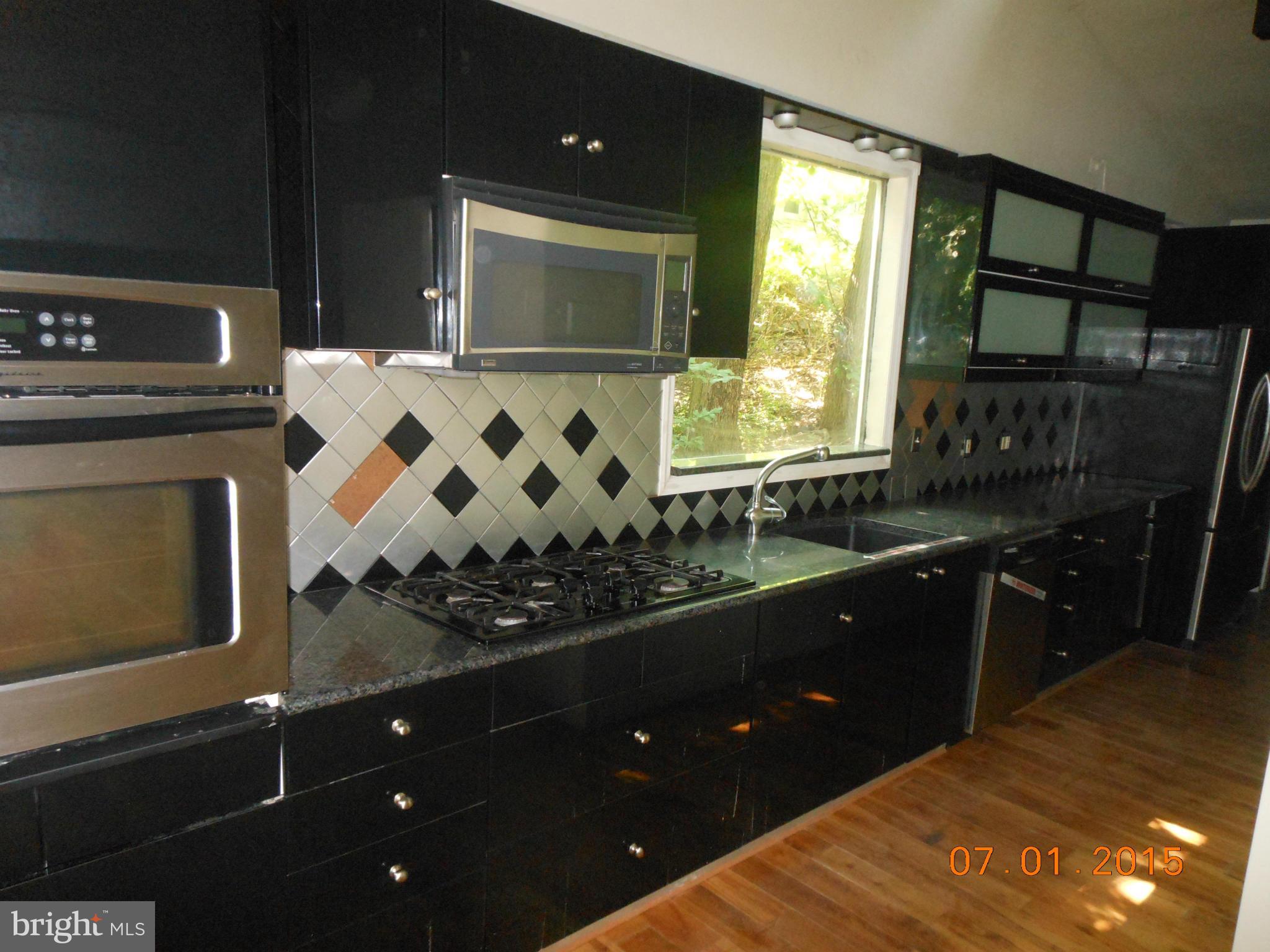 1011 Hart Road Towson, MD 21286 - Photo 5 of 25 Kitchen
