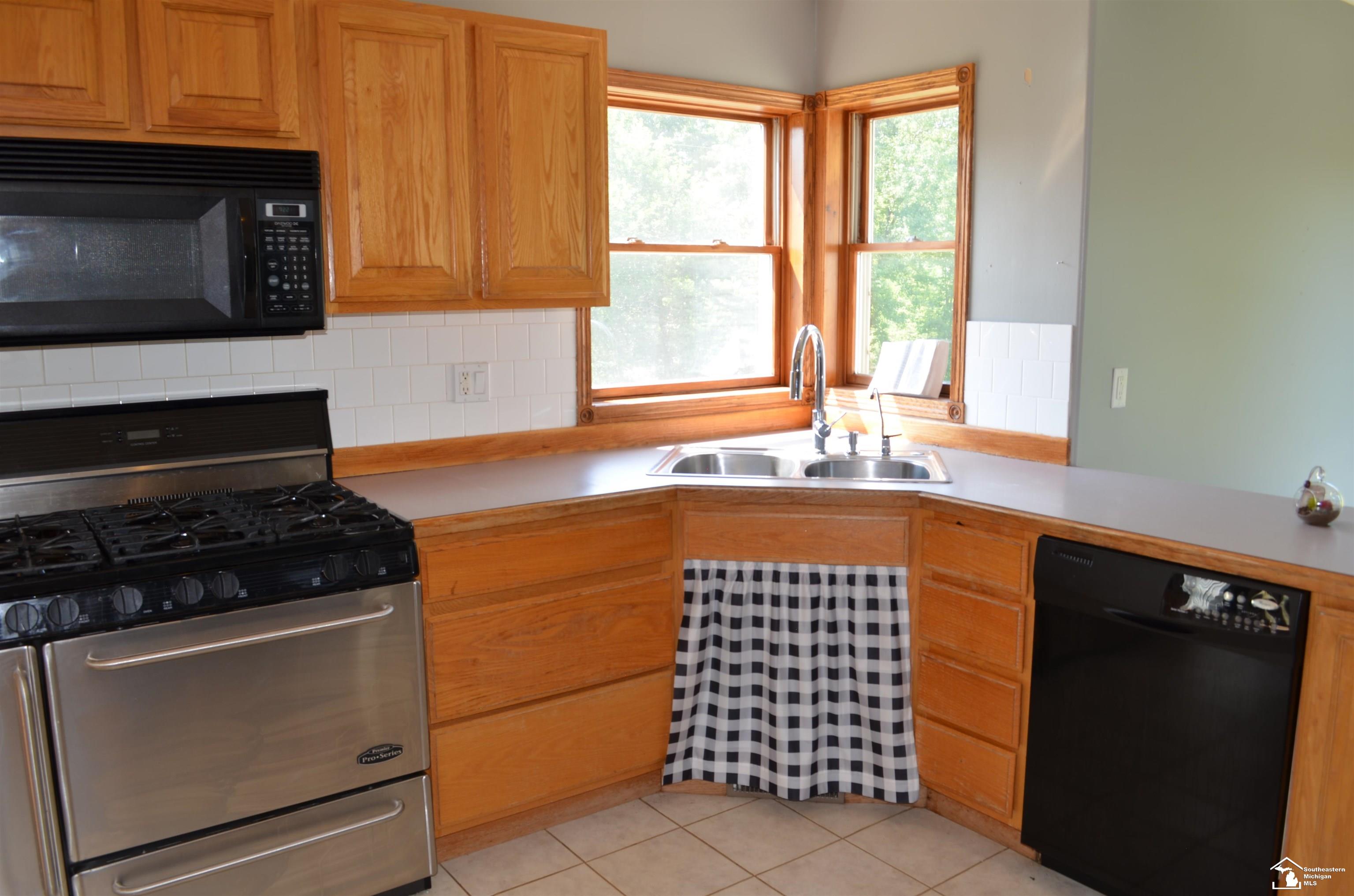 2977 Oakley Road Stockbridge, MI 49285 - Photo 7 of 34
