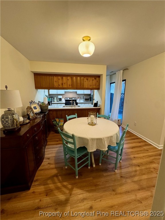 165 Springberry Lane, Unit 165 Chapel Hill, NC 27517 - Photo 15 of 41 a dining room with a table and chairs