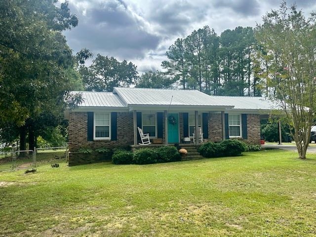 40 Lewter Road Crump, TN 38327 - Photo 1 of 25 Ranch-style house with a front yard and covered porch