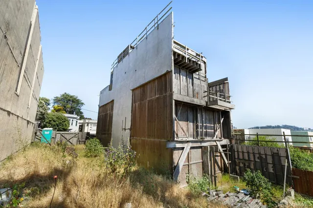 a house view with a outdoor space