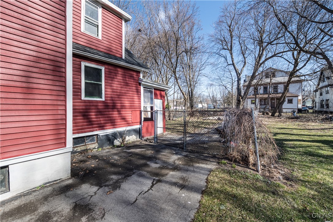 238 Putnam Street Syracuse, NY 13204 - Photo 4 of 26