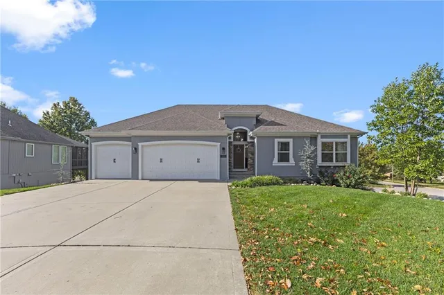 $715,000 | 10512 North Euclid Avenue, Kansas City, MO 64155