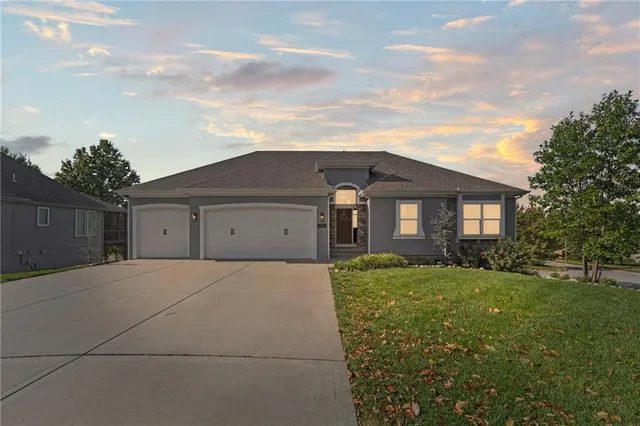 $735,000 | 10512 North Euclid Avenue, Kansas City, MO 64155