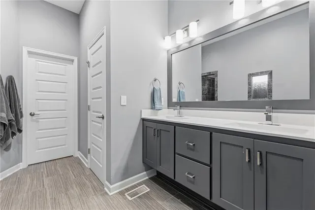 $735,000 | 10512 North Euclid Avenue, Kansas City, MO 64155