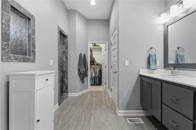 $735,000 | 10512 North Euclid Avenue, Kansas City, MO 64155