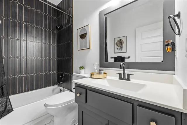 $735,000 | 10512 North Euclid Avenue, Kansas City, MO 64155