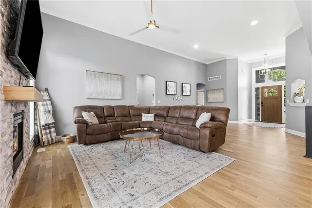 $735,000 | 10512 North Euclid Avenue, Kansas City, MO 64155