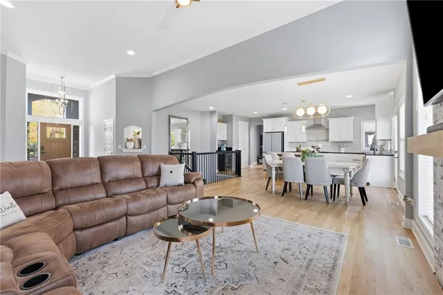 $735,000 | 10512 North Euclid Avenue, Kansas City, MO 64155