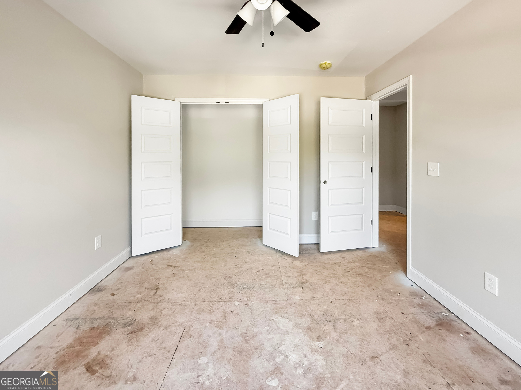 206 Sutton Drive Perry, GA 31069 - Photo 15 of 27 an empty room with closet and a chandelier fan