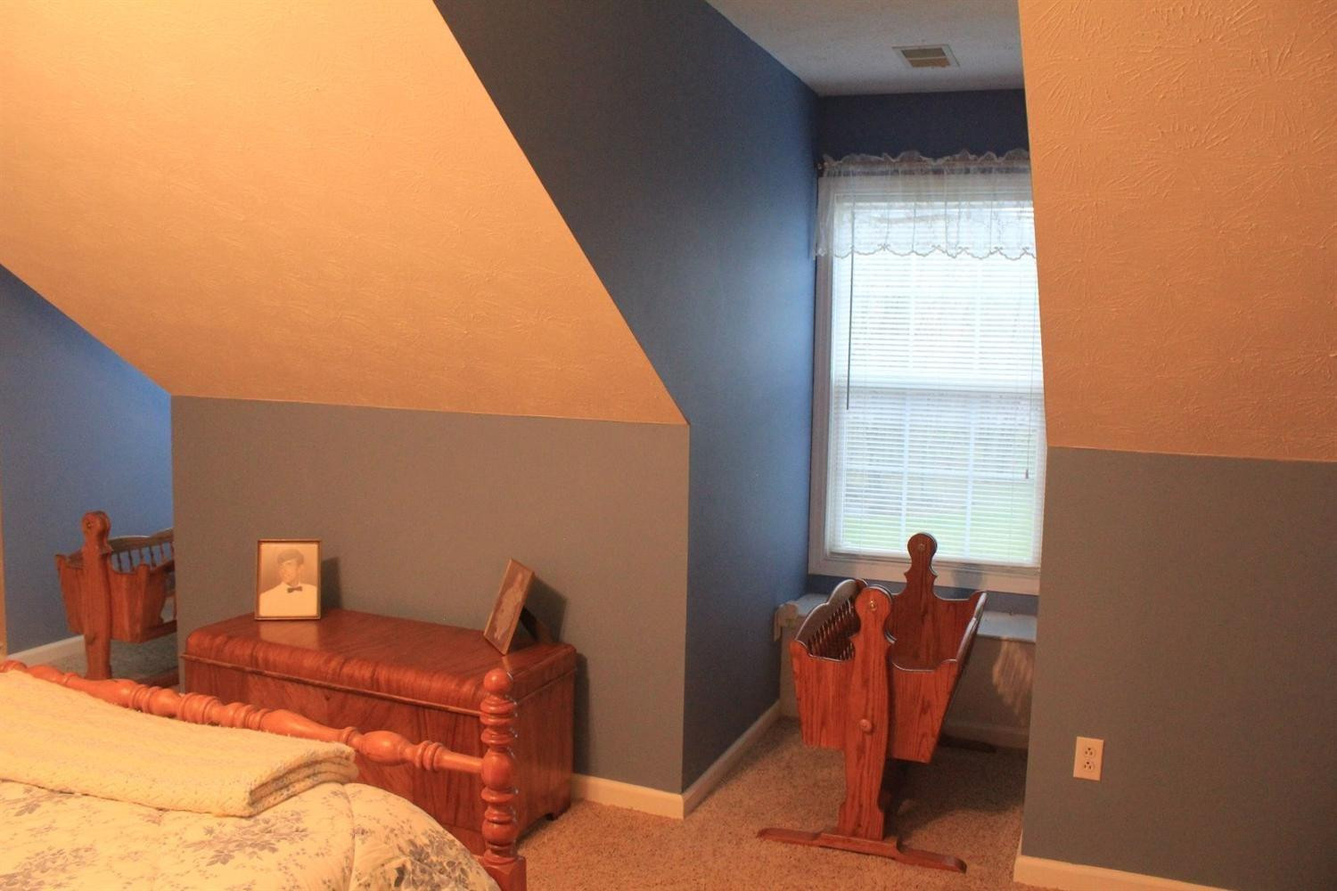 2955 Shadrick Ferry Road Frankfort, KY 40601 - Photo 37 of 49 Ustairs bedroom