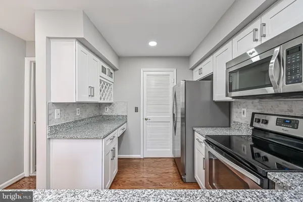 $2,300 | 5601 Willoughby Newton Drive, Unit 36, Centreville, VA 20120