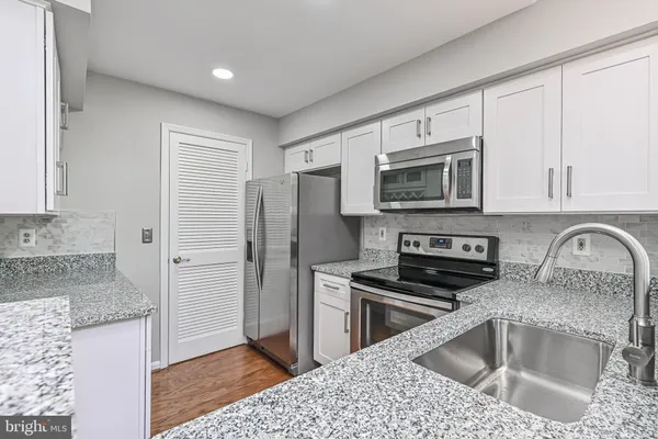 $2,300 | 5601 Willoughby Newton Drive, Unit 36, Centreville, VA 20120
