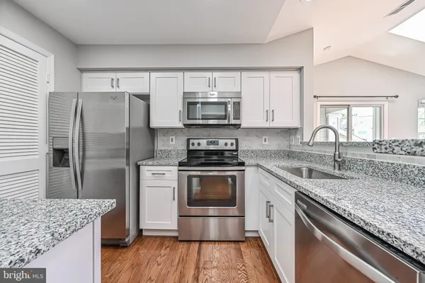 $2,300 | 5601 Willoughby Newton Drive, Unit 36, Centreville, VA 20120
