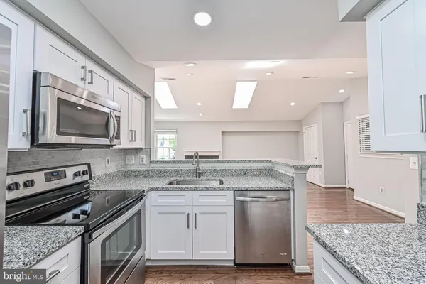 $2,300 | 5601 Willoughby Newton Drive, Unit 36, Centreville, VA 20120