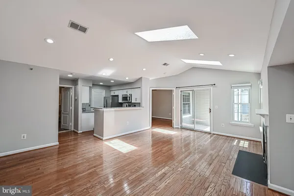 $2,300 | 5601 Willoughby Newton Drive, Unit 36, Centreville, VA 20120