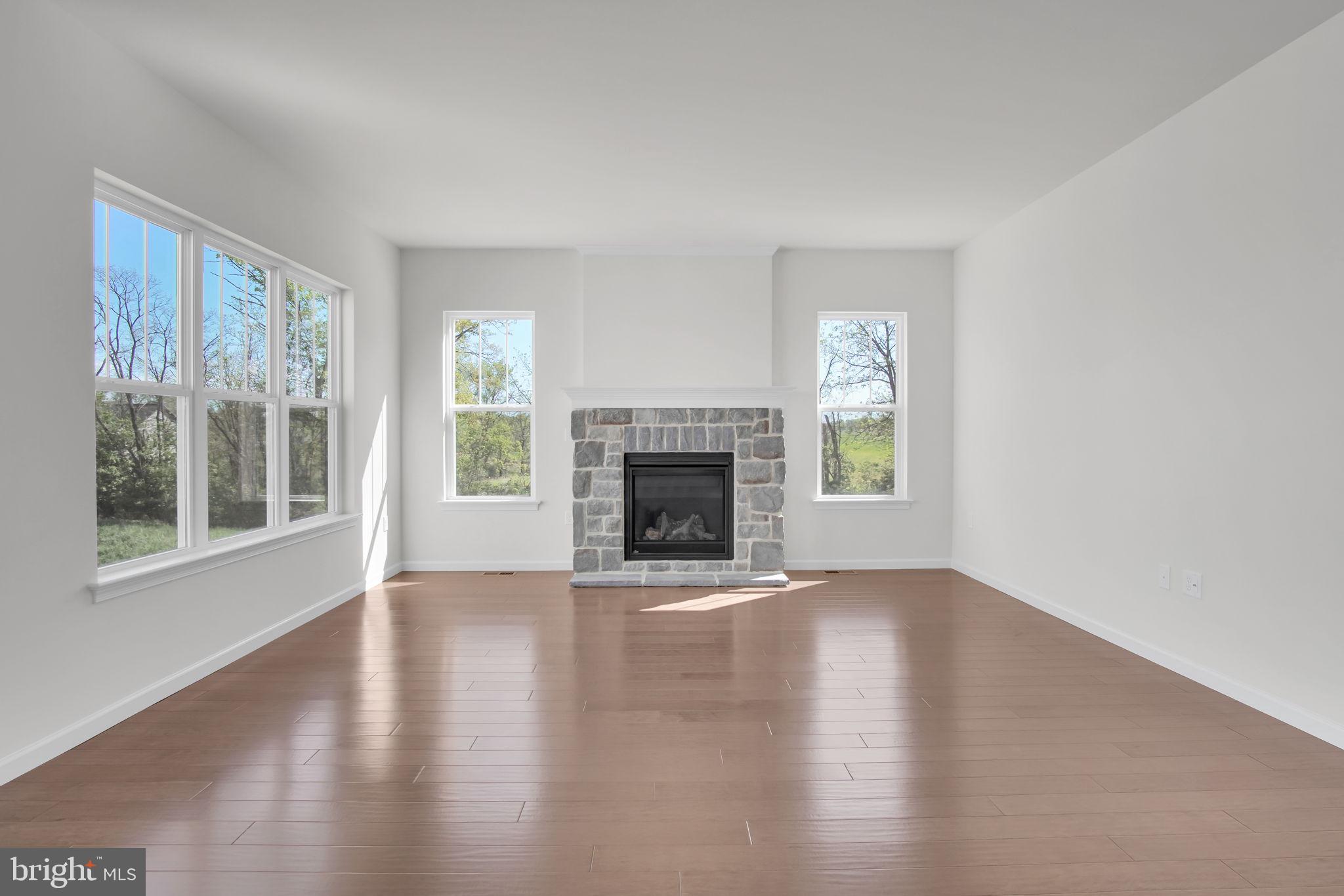 855 Shadowbrooke Dover, PA 17315 - Photo 5 of 12 Living Room