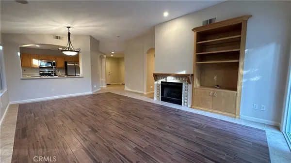 a view of a back yard