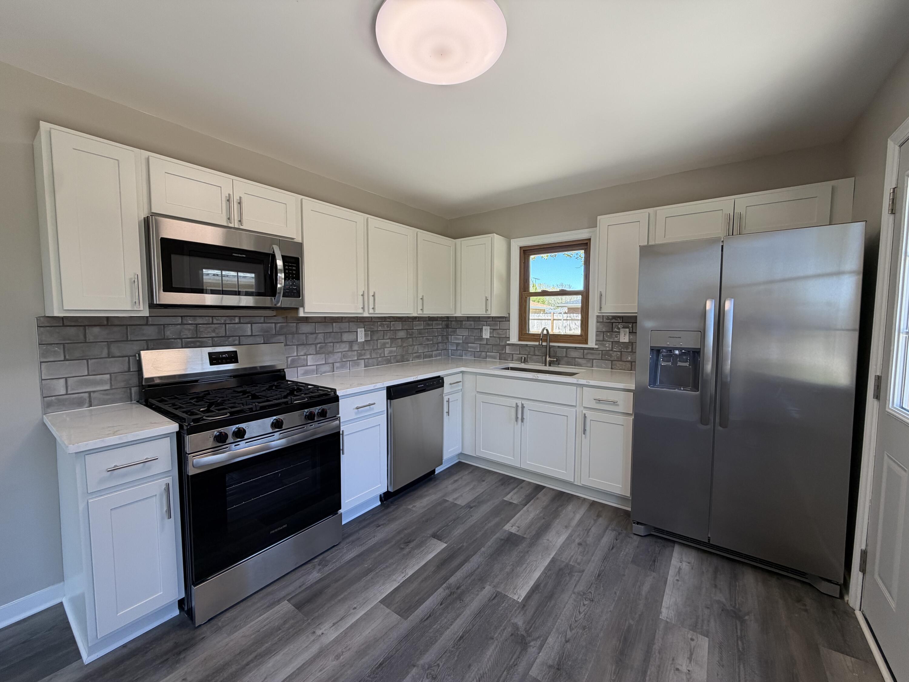 1010 Shorecrest Drive Racine, WI 53402 - Photo 3 of 14 Kitchen