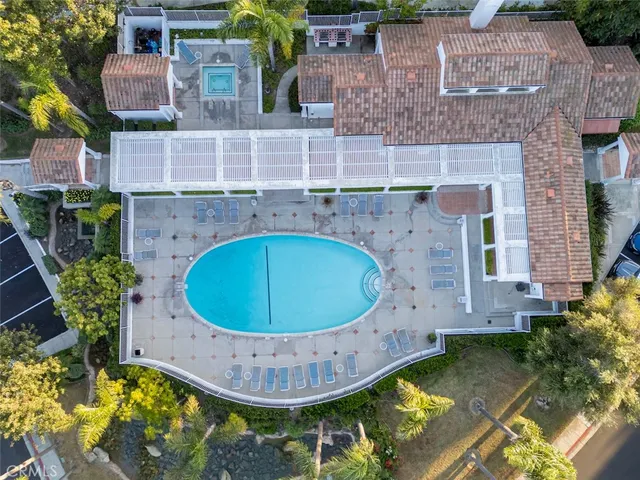 a view of a fountain in front of a house with a yard