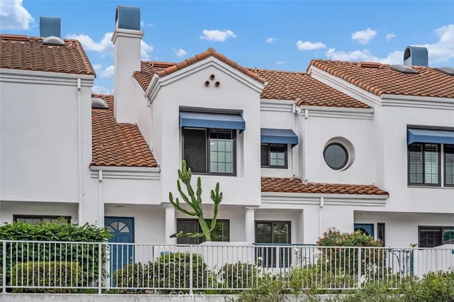 $1,144,995 | 19451 Pompano Lane, Unit 110, Huntington Beach, CA 92648