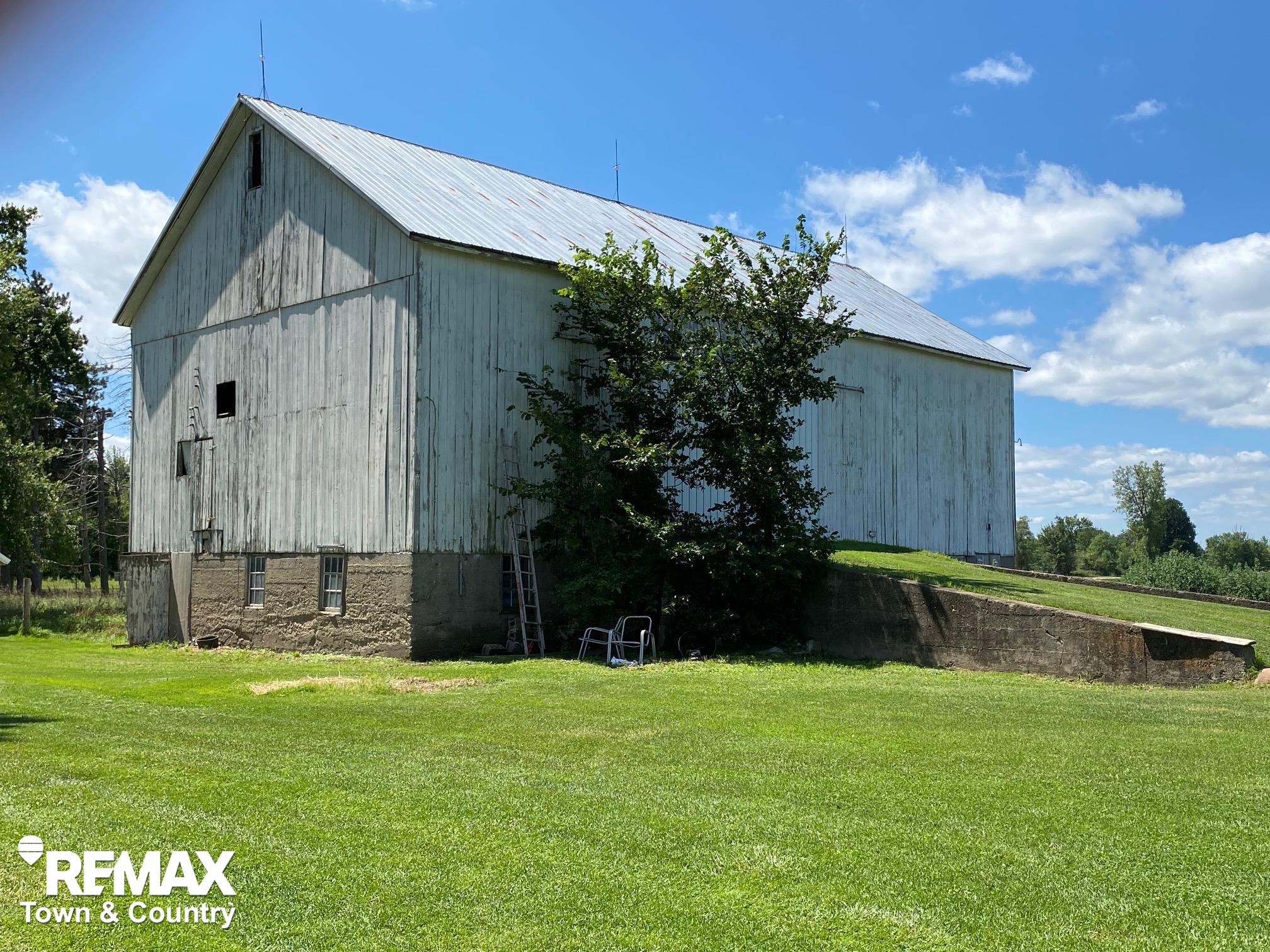 4989 Peck Road North Branch, MI 48461 - Photo 25 of 35 50151766-1360977a-8afd-4741-ac7b-fd1da02885dc.JPG