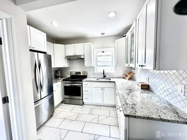 $2,200 | 139 Sylvan Avenue, Unit 1, Clifton, NJ 07011