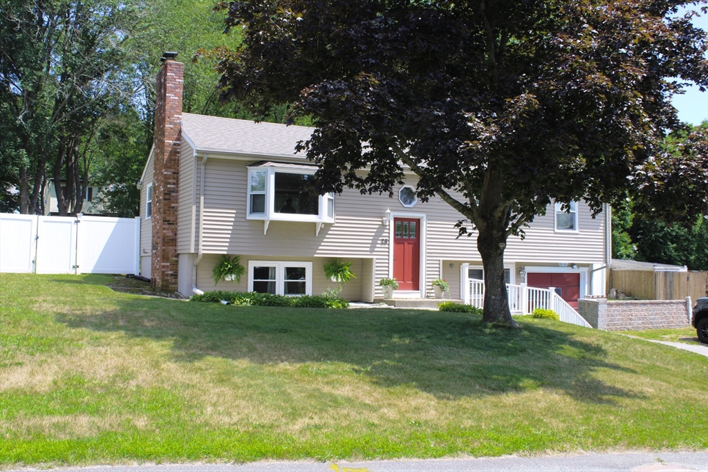 23 Roberta Road Blackstone, MA 01504 - Photo 2 of 18