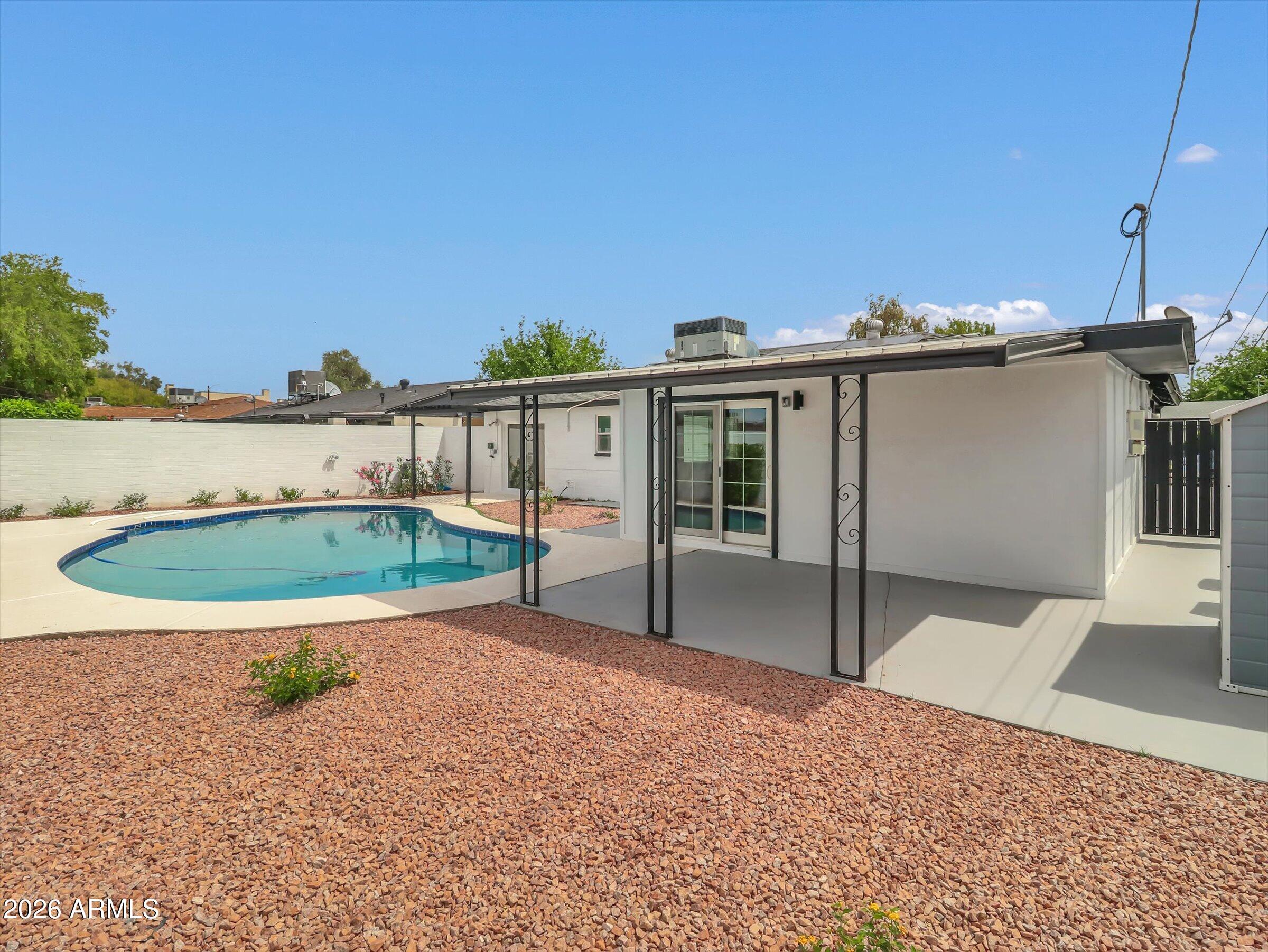 6036 North 8th Street Phoenix, AZ 85014 - Photo 29 of 31 a view of a house with a backyard and a tub