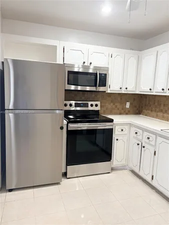 $1,975 | 18900 Northeast 14th Avenue, Unit D302, Miami, FL 33179