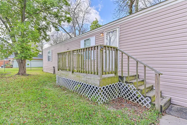 $249,900 | 4702 10th Street, Bacliff, TX 77518