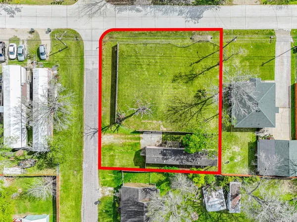 $249,900 | 4702 10th Street, Bacliff, TX 77518