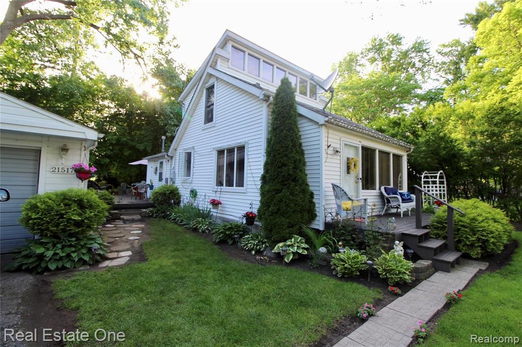 21517 Jacksonville Street Farmington Hills, MI 48336 - Photo 3 of 22