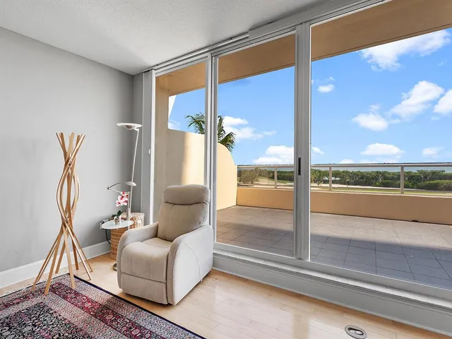 $1,550,000 | 3040 Grand Bay Boulevard, Unit 213, Longboat Key, FL 34228