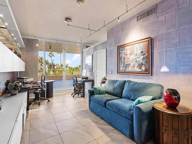 $1,550,000 | 3040 Grand Bay Boulevard, Unit 213, Longboat Key, FL 34228