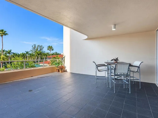 $1,550,000 | 3040 Grand Bay Boulevard, Unit 213, Longboat Key, FL 34228