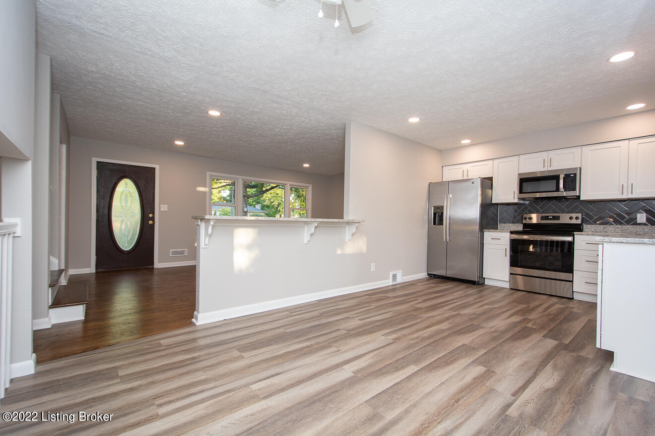 9310 Fairground Road Louisville, KY 40291 - Photo 7 of 48 Eat in Kitchen