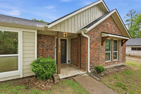 $398,000 | 24714 Hunters Hollow Drive, Spring, TX 77380