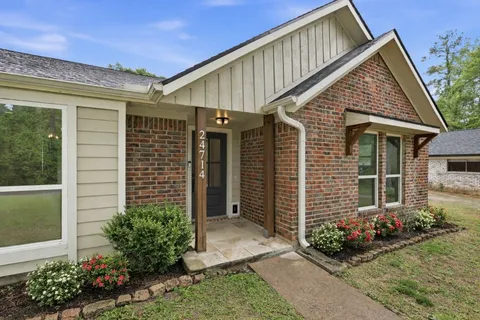 $398,000 | 24714 Hunters Hollow Drive, Spring, TX 77380