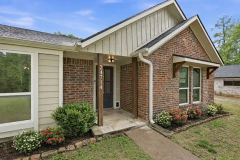 $398,000 | 24714 Hunters Hollow Drive, Spring, TX 77380