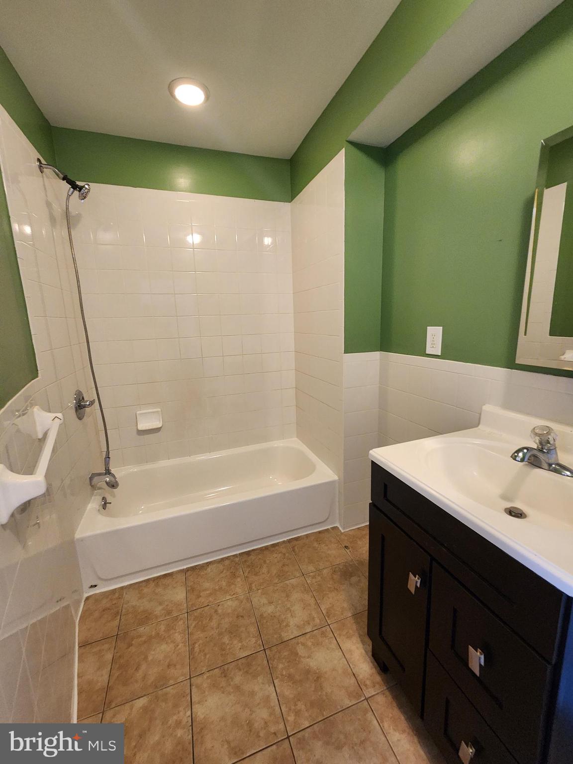 89 Sparks Street Philadelphia, PA 19120 - Photo 17 of 37 a bathroom with a bathtub sink and mirror