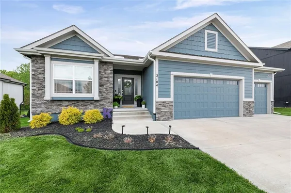 $725,000 | 2104 Foxtail Drive, Kearney, MO 64060