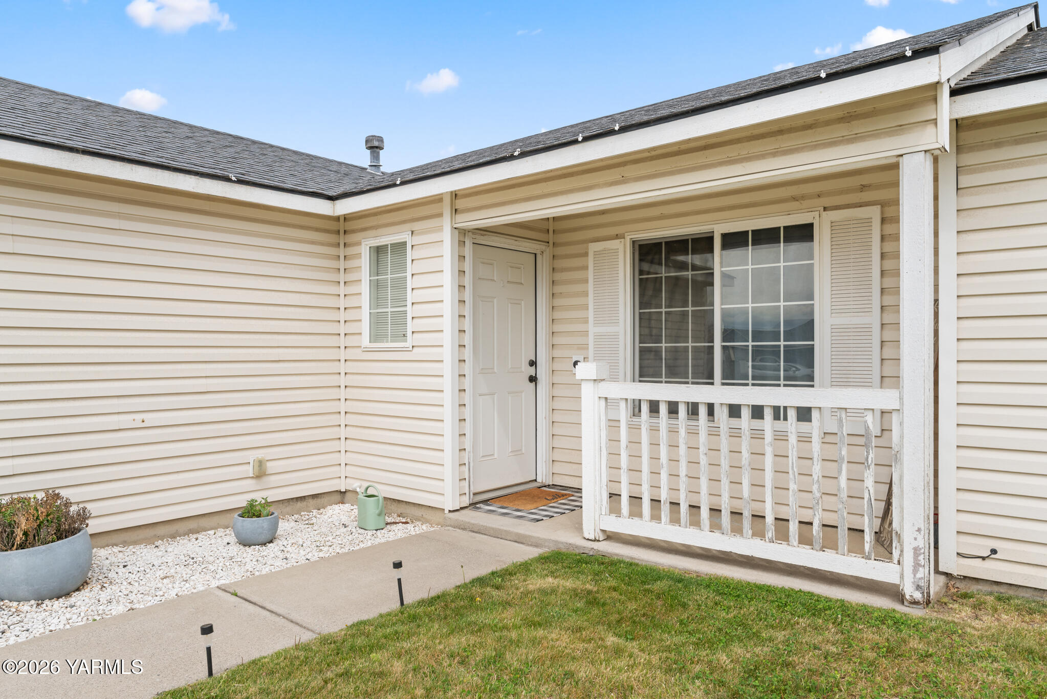 819 Jessica Court Grandview, WA 98930 - Photo 3 of 23 DSM00687